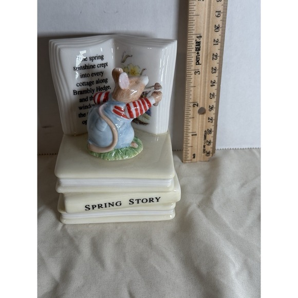 Brambly Hedge Spring Story Music Box by Jill Barklem - Picture 10 of 11